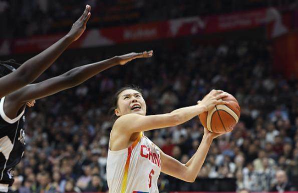 中国女篮轻取南苏丹！王思雨下半场轰17分